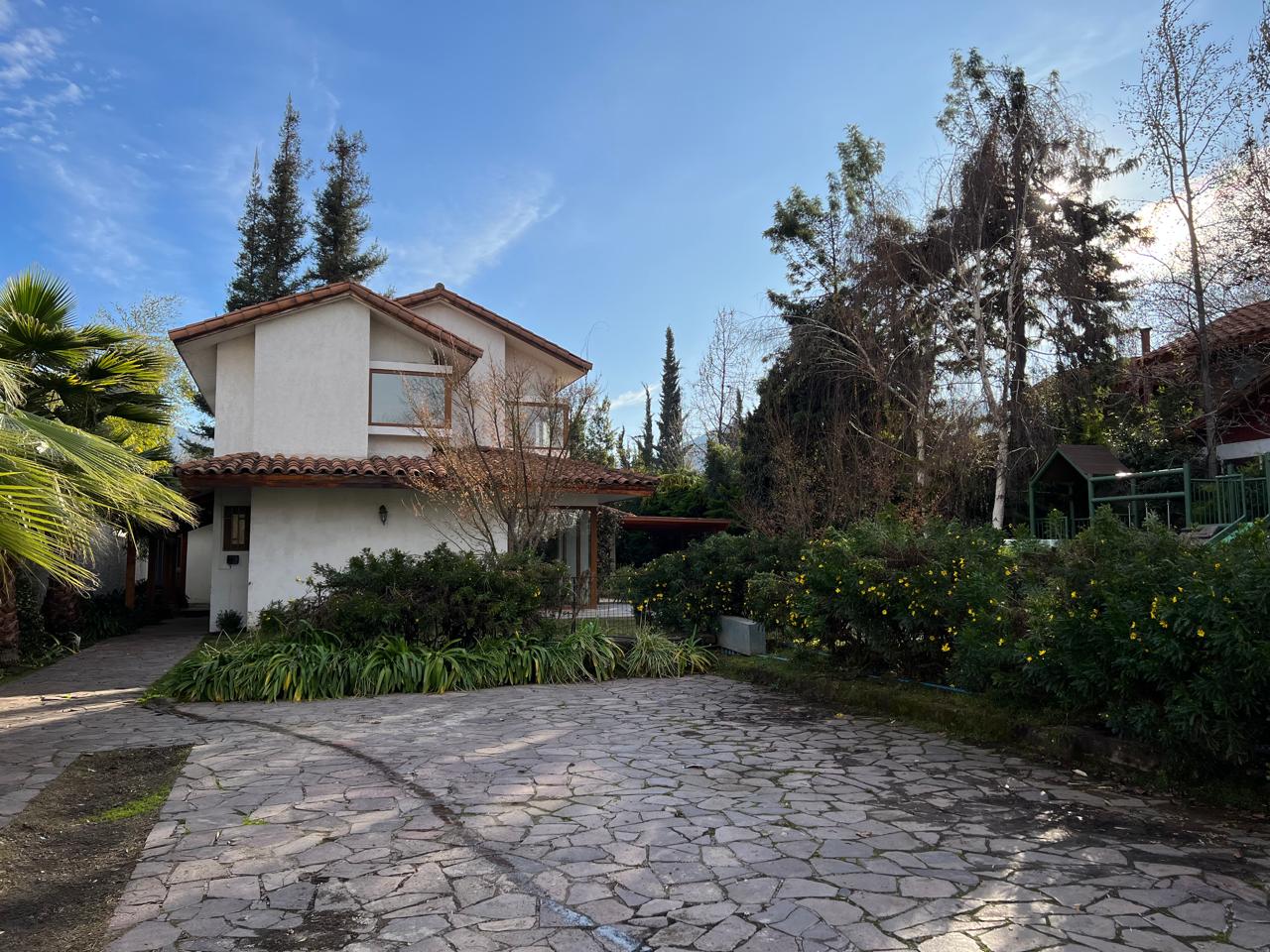 Casa estilo colonial moderna